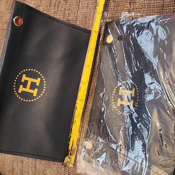 New Leather Navy/Gold H Tissue Cover - Picture 11 of 12